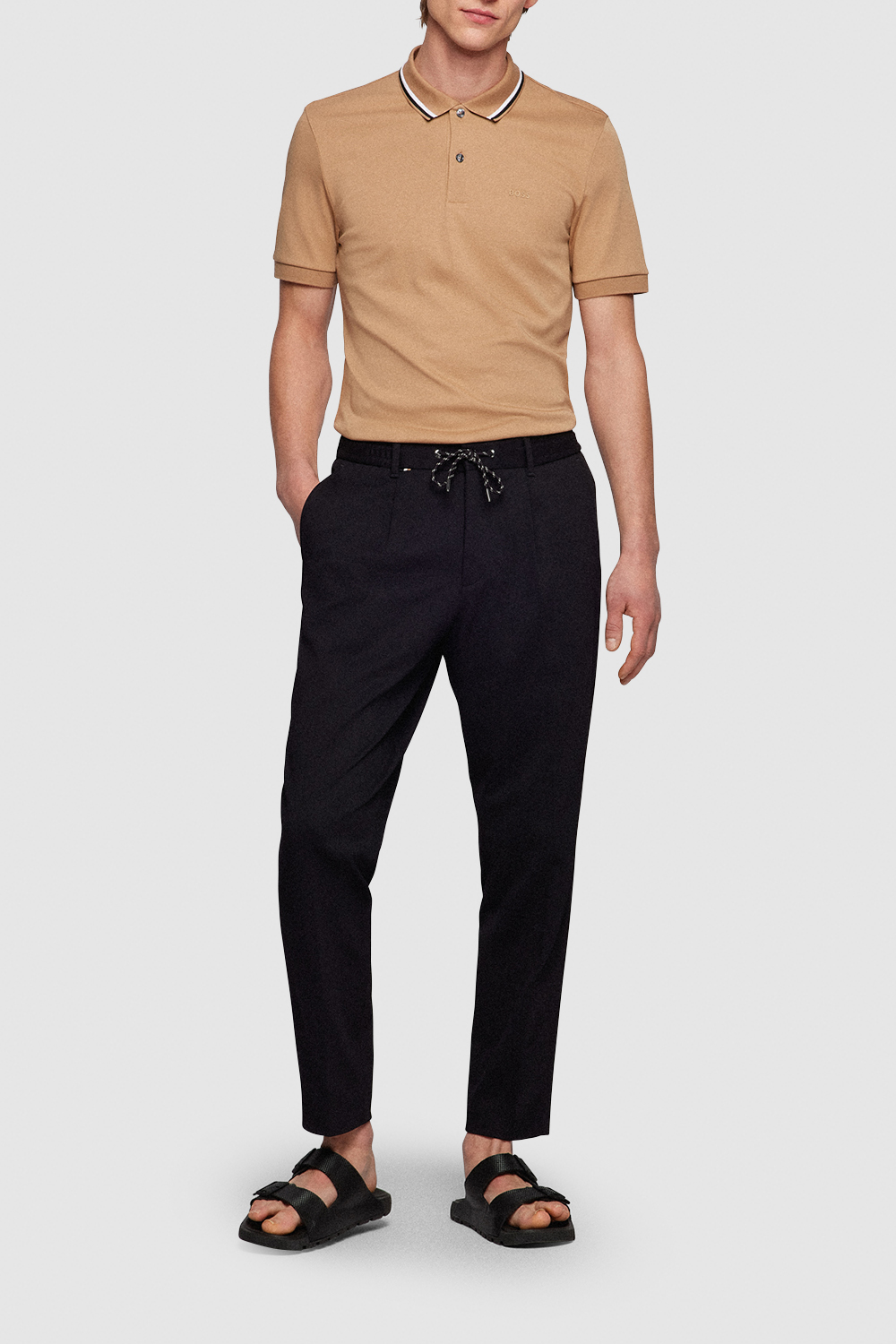 תמונת כל הלוק של חולצת פולו